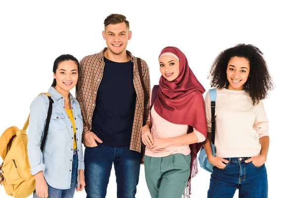 Grupo multiétnico de jóvenes alegres aislados en blanco - foto de stock