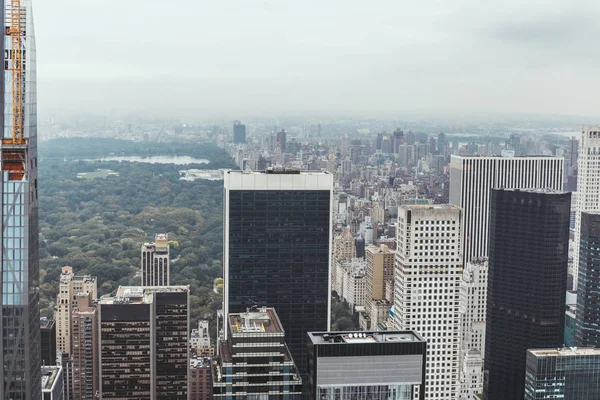 Vue aérienne de l'architecture sur la ville de New York, Etats-Unis — Photo de stock