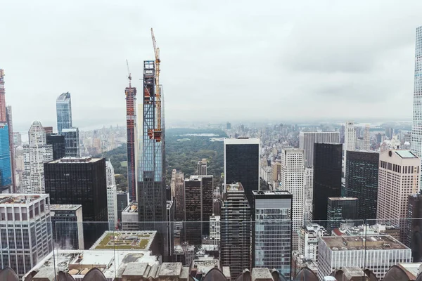 Aerial view of architecture on new york city, сша — стоковое фото