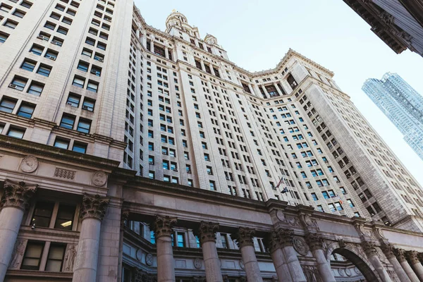 Low angle view of new york city skyscrapers and clear sky, usa — Stock Photo