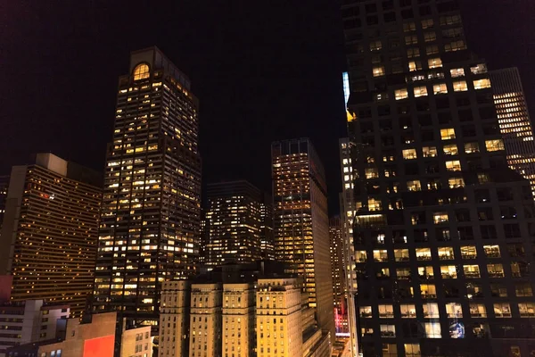 Urban scene of new york city at night, usa — Stock Photo