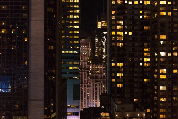 Escena urbana de la ciudad de Nueva York en la noche, EE.UU. — Stock Photo