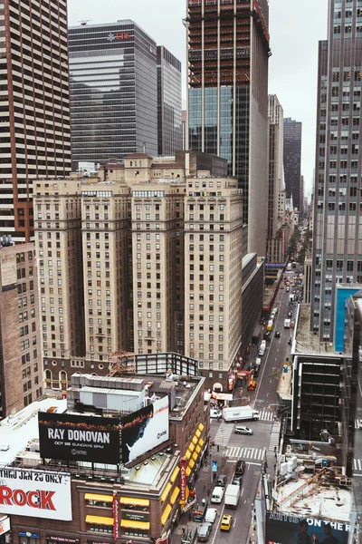 NEW YORK, USA - OCTOBER 8, 2018: view over new york skyscrapers and cars, usa — Stock Photo