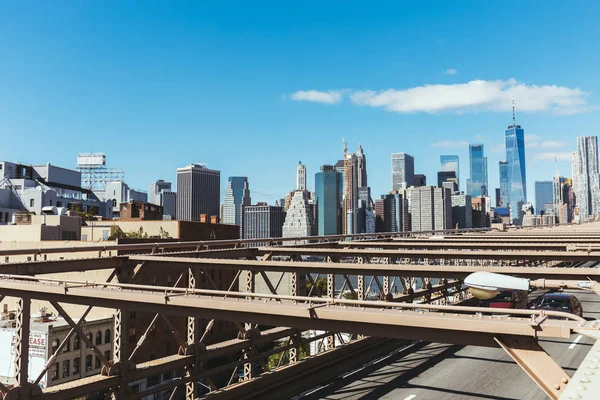 MANHATTAN, NOVA IORQUE, EUA - OUTUBRO 8, 2018: vista sobre Manhattan a partir da ponte de Brooklyn, Nova Iorque, EUA — Fotografia de Stock