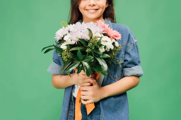 Cropped view of child holding flower bouquet isolated on green — Stock Photo