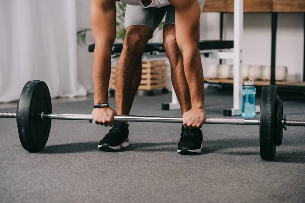 Cropped view of muscular man workout in living room — Stock Photo