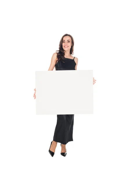 Femme élégante souriante en robe noire posant avec planche vide isolé sur blanc — Photo de stock