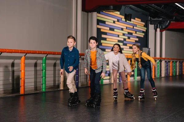 Group of friends in roller skates training together — Stock Photo