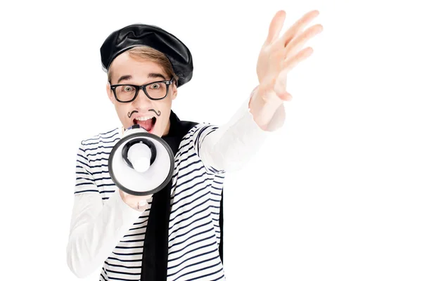 Francés hombre en gafas gritando en megáfono aislado en blanco - foto de stock