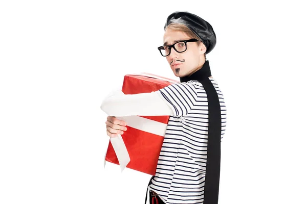 Triste francês homem abraçando caixa de presente isolado no branco — Fotografia de Stock