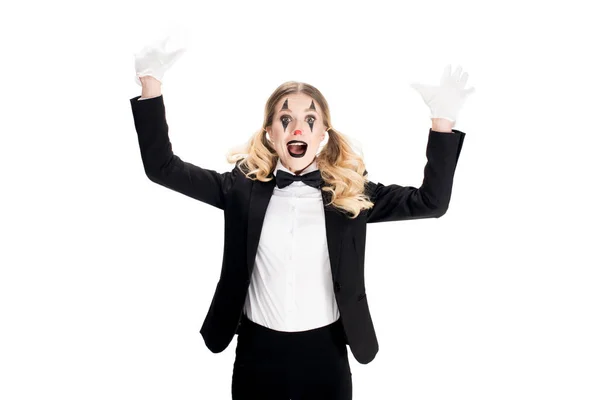 Збуджений жіночий клоун у костюмі кричить ізольовано на білому — стокове фото