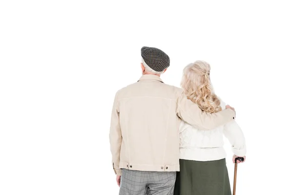 Vista trasera de la pareja jubilada de pie aislada en blanco - foto de stock