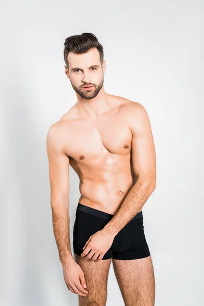 Bonito homem no preto boxer shorts posando isolado no cinza — Fotografia de Stock