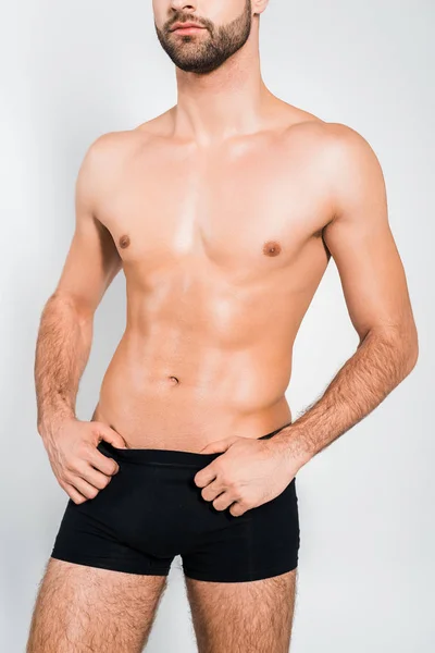 Abgeschnittene Ansicht eines hemdlosen, muskulösen Mannes, der isoliert auf grau posiert — Stockfoto