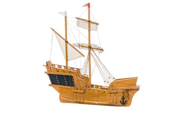 Modelo de barco de madera flotando en el aire aislado en blanco - foto de stock