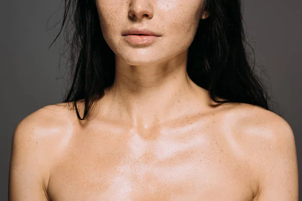 Cropped view of naked girl with freckles on face isolated on grey — Stock Photo