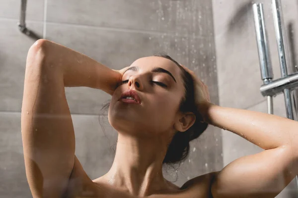 Beautiful and naked woman taking shower in cabin — Stock Photo