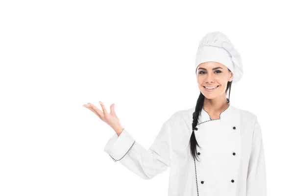 Allegro chef sorridente in uniforme gesticolare isolato su bianco — Foto stock