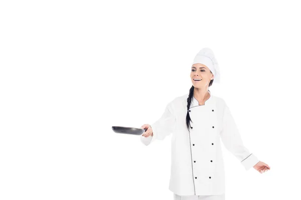 Chef en sombrero sosteniendo sartén aislada en blanco - foto de stock