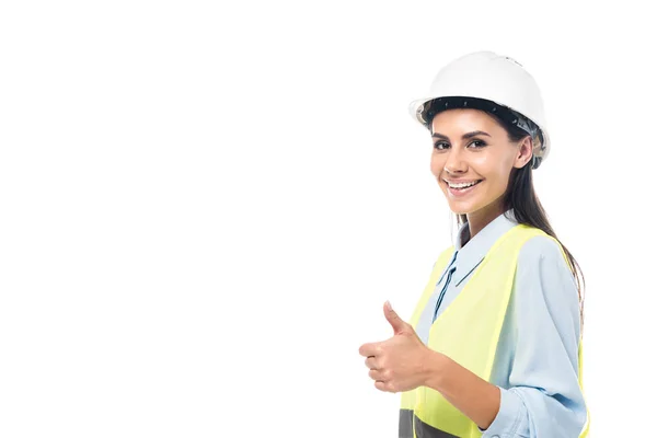 Engenheiro sorridente em chapéu duro e colete de segurança mostrando polegar para cima isolado em branco — Fotografia de Stock