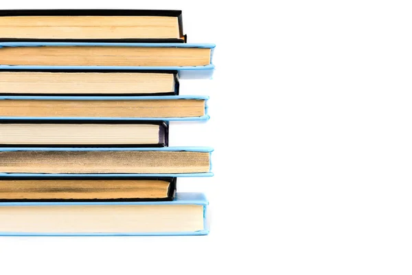 Pila di libri neri e blu isolati su bianco — Foto stock