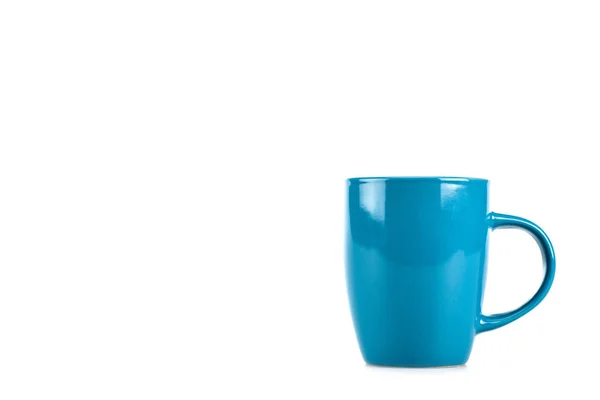 Grande tasse en céramique bleue isolée sur fond blanc — Photo de stock