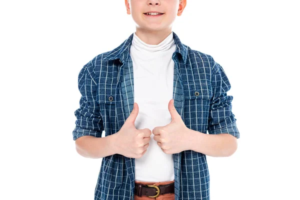 Vista cortada de menino sorridente em roupas casuais mostrando polegares para cima isolado no branco — Fotografia de Stock