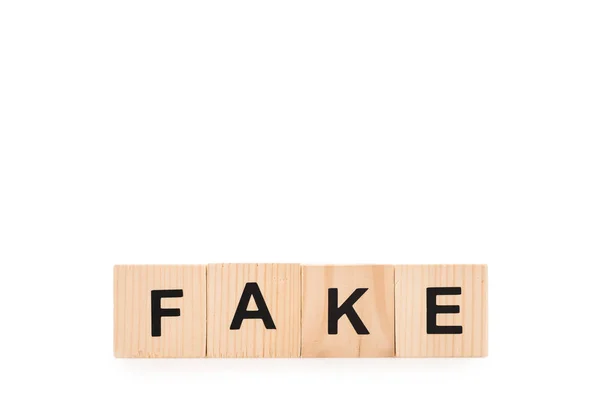 Schwarzes Fake-Wort aus Holzklötzen isoliert auf weiß — Stockfoto