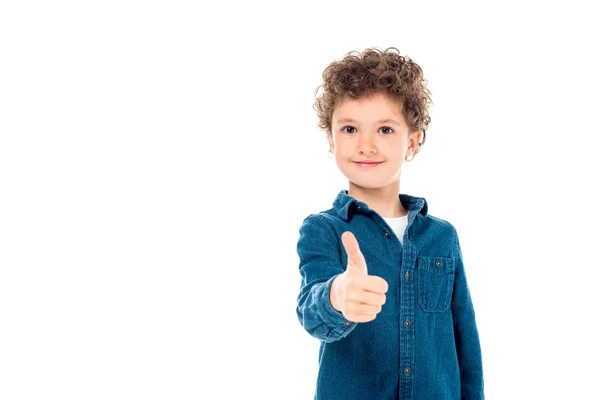 Вид спереду усміхненої дитини в джинсовій сорочці, що показує великий палець вгору ізольовано на білому — стокове фото