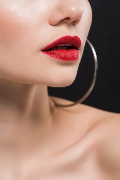 Cropped view of naked young woman with red lips isolated on black — Stock Photo