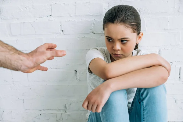 Cropped view of father and daughter having conflict at home — Stock Photo