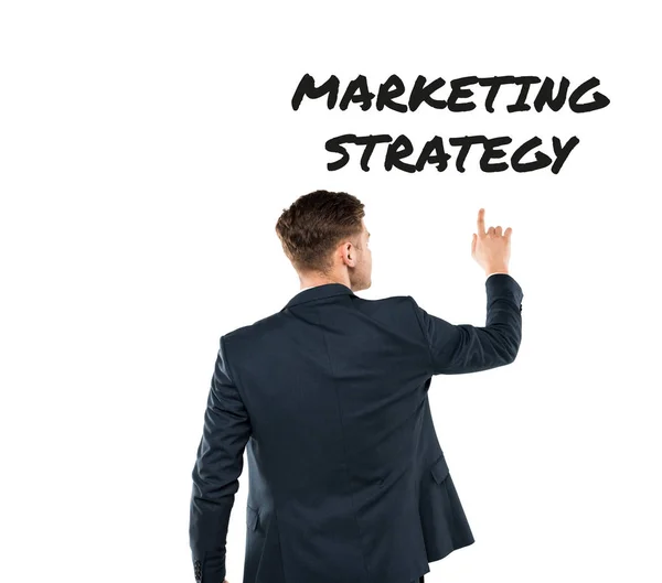 Вид сзади человека, указывающего пальцем на маркетинговую стратегию, опирающуюся на белое — стоковое фото