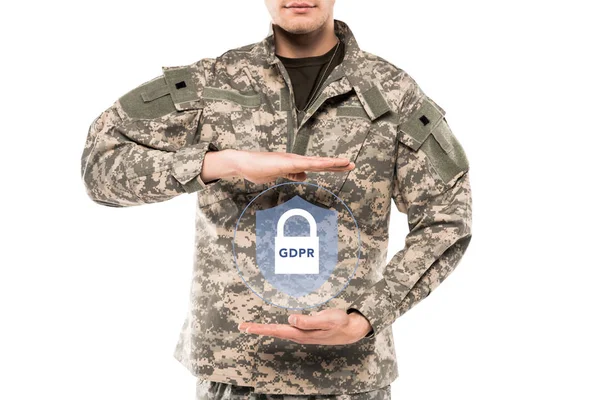 Abgeschnittene Ansicht Mann in Militäruniform berühren virtuelle Vorhängeschloss mit gdpr Schriftzug isoliert auf weiß — Stockfoto