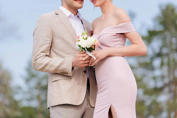 Cropped view of just married couple with wedding bouquet — Stock Photo