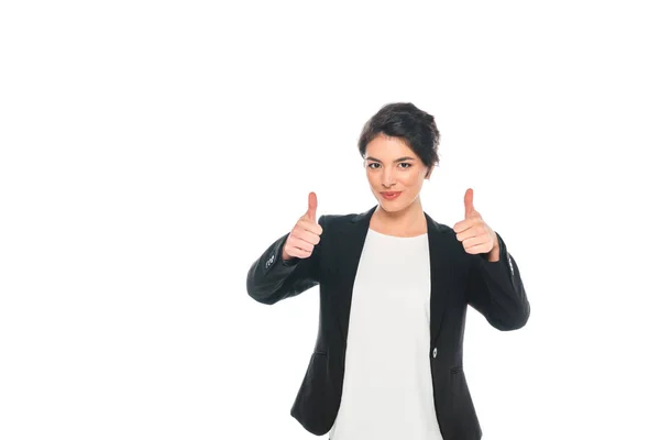 Joyeuse mixte femme d'affaires montrant pouces vers le haut tout en regardant la caméra isolée sur blanc — Photo de stock