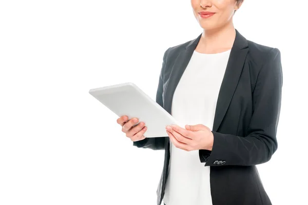 Vue partielle de jeune femme d'affaires mixte tenant tablette numérique isolé sur blanc — Photo de stock