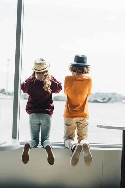 Back view of preteen kids on window during daytime — Stock Photo