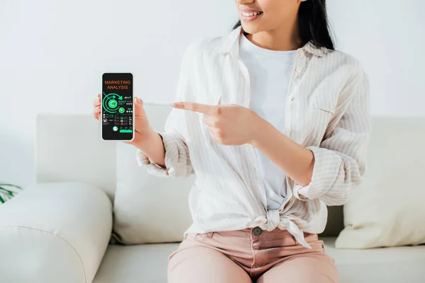 Cropped shot of young latin woman showing smartphone with marketing analysis app on screen — Stock Photo