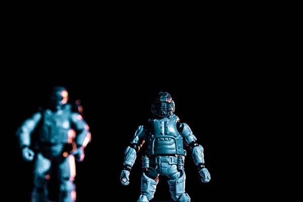 Selective focus of toy plastic soldiers isolated on black — Stock Photo