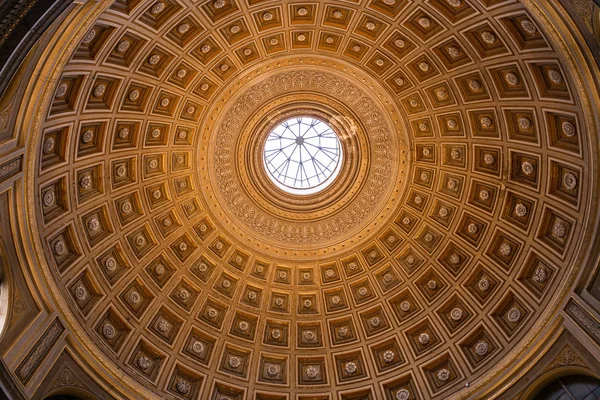 ROME, ITALY - JUNE 28, 2019: bottom view of ceiling of Sala Rotonda in Vatican Museum — Stock Photo
