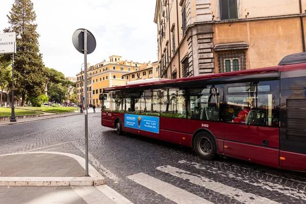 ROME, ITALY - JUNE 28, 2019: crowd of people and transport on street — Stock Photo