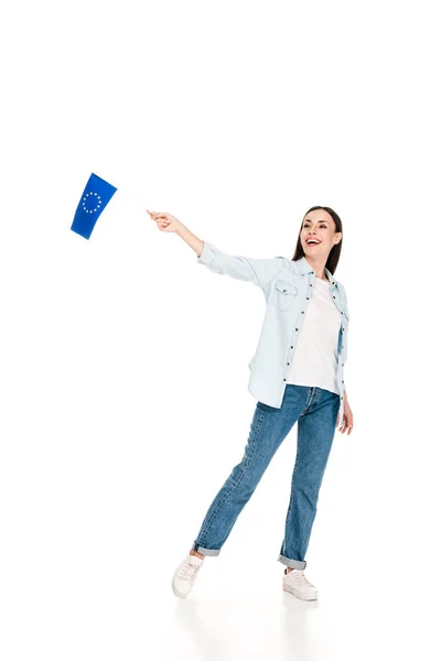 Fille souriante en jean veste tenant drapeau de l'Europe isolé sur blanc — Photo de stock