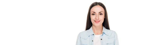 Sorridente bruna giovane donna isolata sul bianco, colpo panoramico — Foto stock