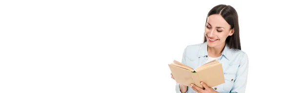 Позитивна жінка читає книгу ізольовано на білому, панорамний знімок — стокове фото