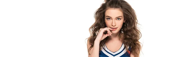 Sexy seducente cheerleader ragazza in uniforme blu toccare labbra isolate su bianco, colpo panoramico — Foto stock
