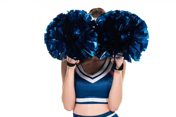 Cheerleader-Mädchen in blauer Uniform mit undurchsichtigem Gesicht und Bommeln auf weißem Grund — Stockfoto