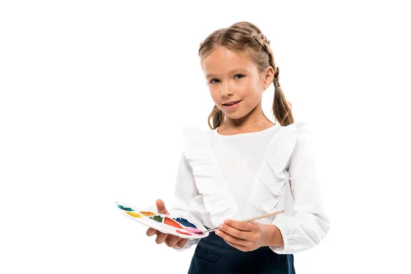 Criança alegre segurando paleta de aquarela isolado no branco — Fotografia de Stock