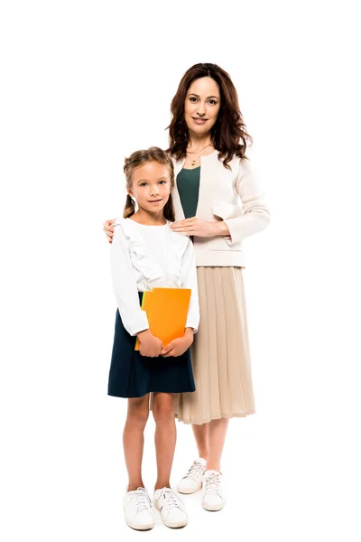 Mère positive debout avec fille isolée sur blanc — Photo de stock