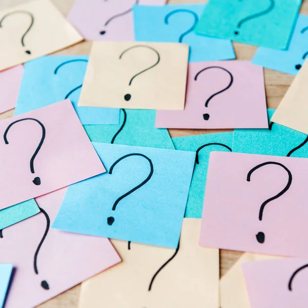 Close up of question marks on colorful sticky notes — Stock Photo