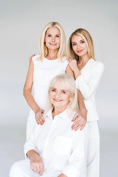 Belles femmes blondes de trois générations isolées sur gris — Photo de stock